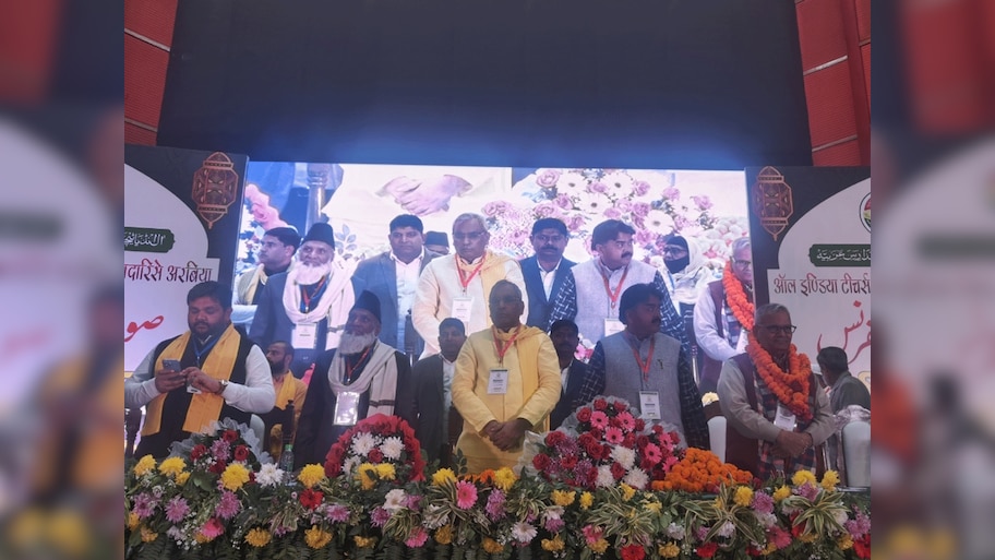सड़कों पर आखिर क्यों उतरे 5 हज़ार से ज्यादा मदरसा टीचर्स; UP सरकार से क्या है उनकी शिकायत ? 