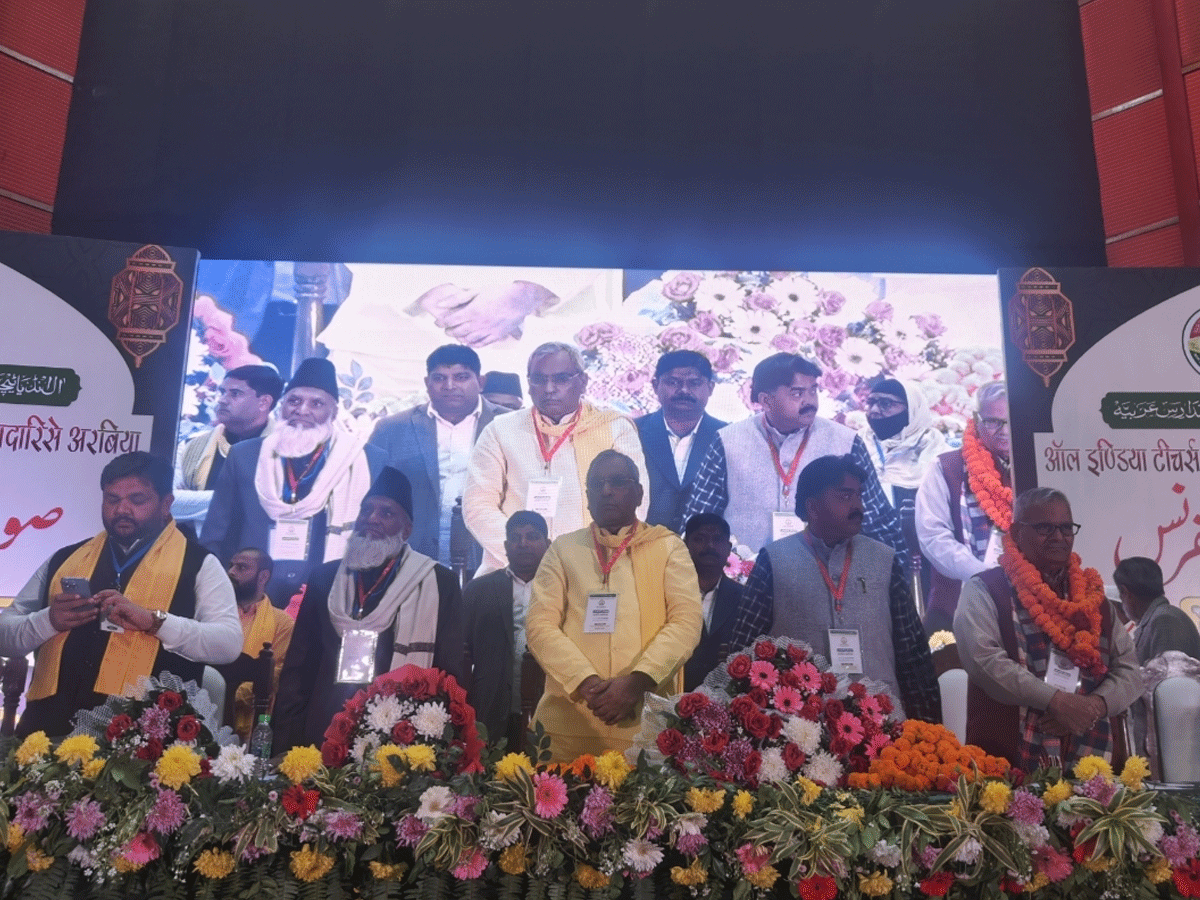 सड़कों पर आखिर क्यों उतरे 5 हज़ार से ज्यादा मदरसा टीचर्स; UP सरकार से क्या है उनकी शिकायत ? सड़कों पर आखिर क्यों उतरे 5 हज़ार से ज्यादा मदरसा टीचर्स; UP सरकार से क्या है उनकी शिकायत ?