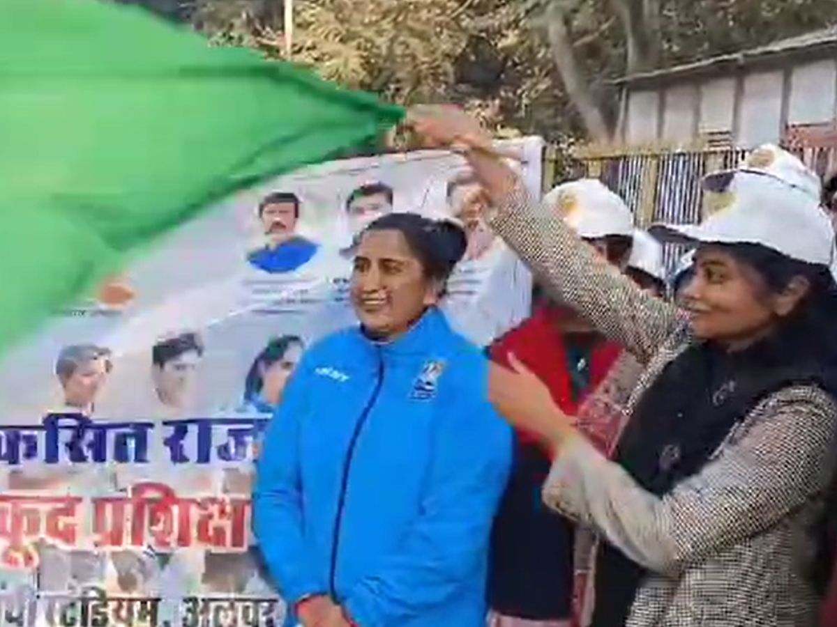 Alwar News : अलवर में सरकार की पहली वर्षगांठ पर 'रन फॉर विकसित राजस्थान' का हुआ आयोजन Alwar News : अलवर में सरकार की पहली वर्षगांठ पर 'रन फॉर विकसित राजस्थान' का हुआ आयोजन