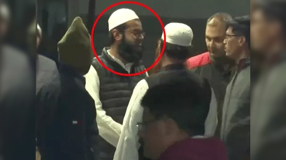 Jhansi: तुम्हारे पास इतने स्टूडेंट क्यों है, ऑनलाइन पढ़ाने वाले मुफ्ती से NIA ने पूछे कैसे -कैसे सवाल ?
