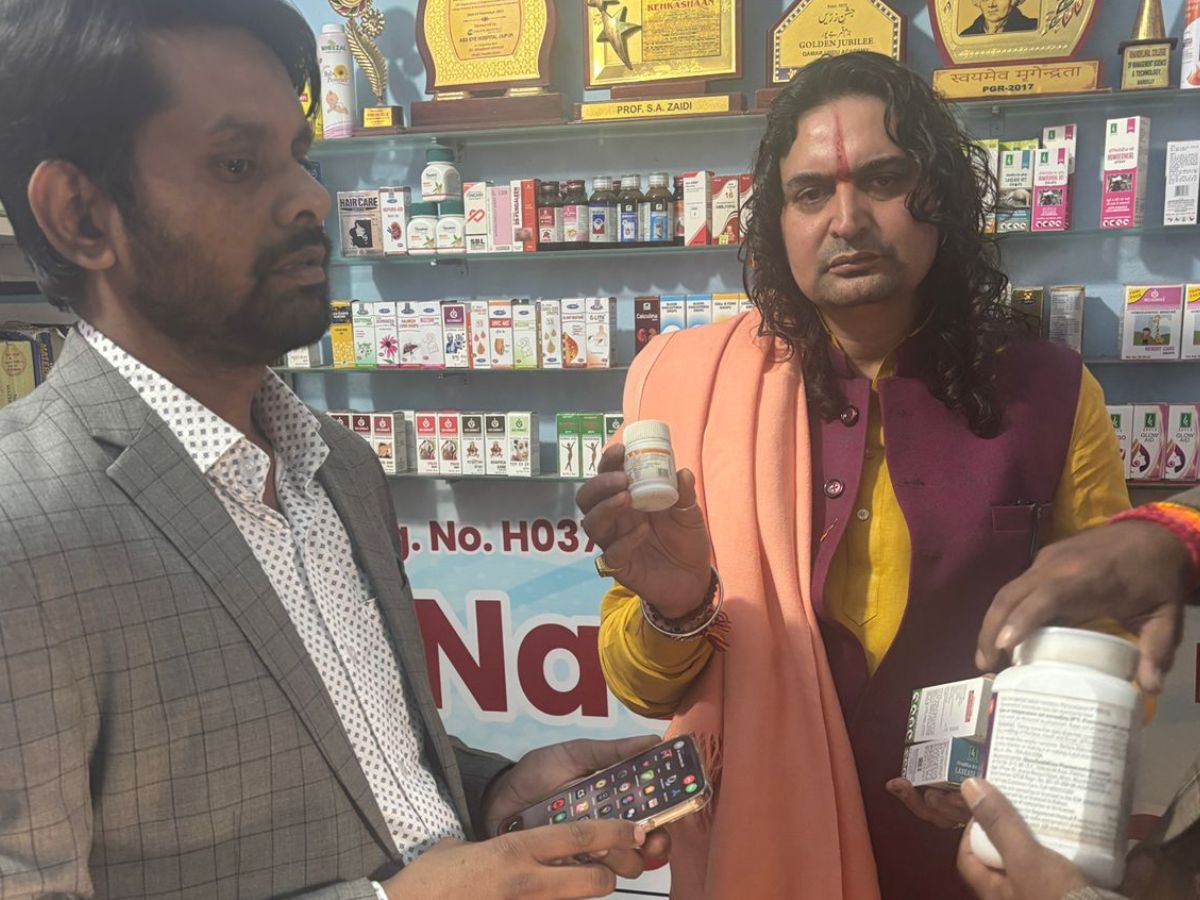 Jaipur News : जयपुर में चल रहे अवैध क्लीनिकों का स्वामी बालमुकुंद आचार्य ने किया निरीक्षण, होगी कड़ी जांच Jaipur News : जयपुर में चल रहे अवैध क्लीनिकों का स्वामी बालमुकुंद आचार्य ने किया निरीक्षण, होगी कड़ी जांच