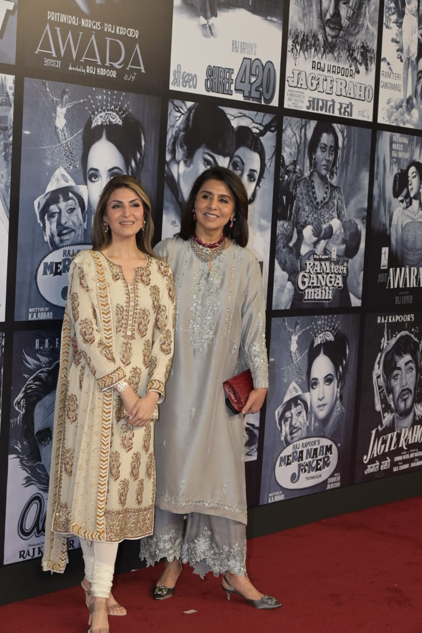 नीतू कपूर और रिद्धिमा कपूर