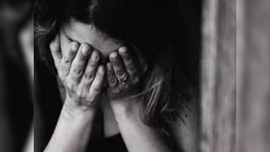 Churu News: युवती से 6 महीने तक होता रहा गैंगरेप, आरोपी ने जबरदस्ती की शादी, मां बोली...जान से मार दूंगी 