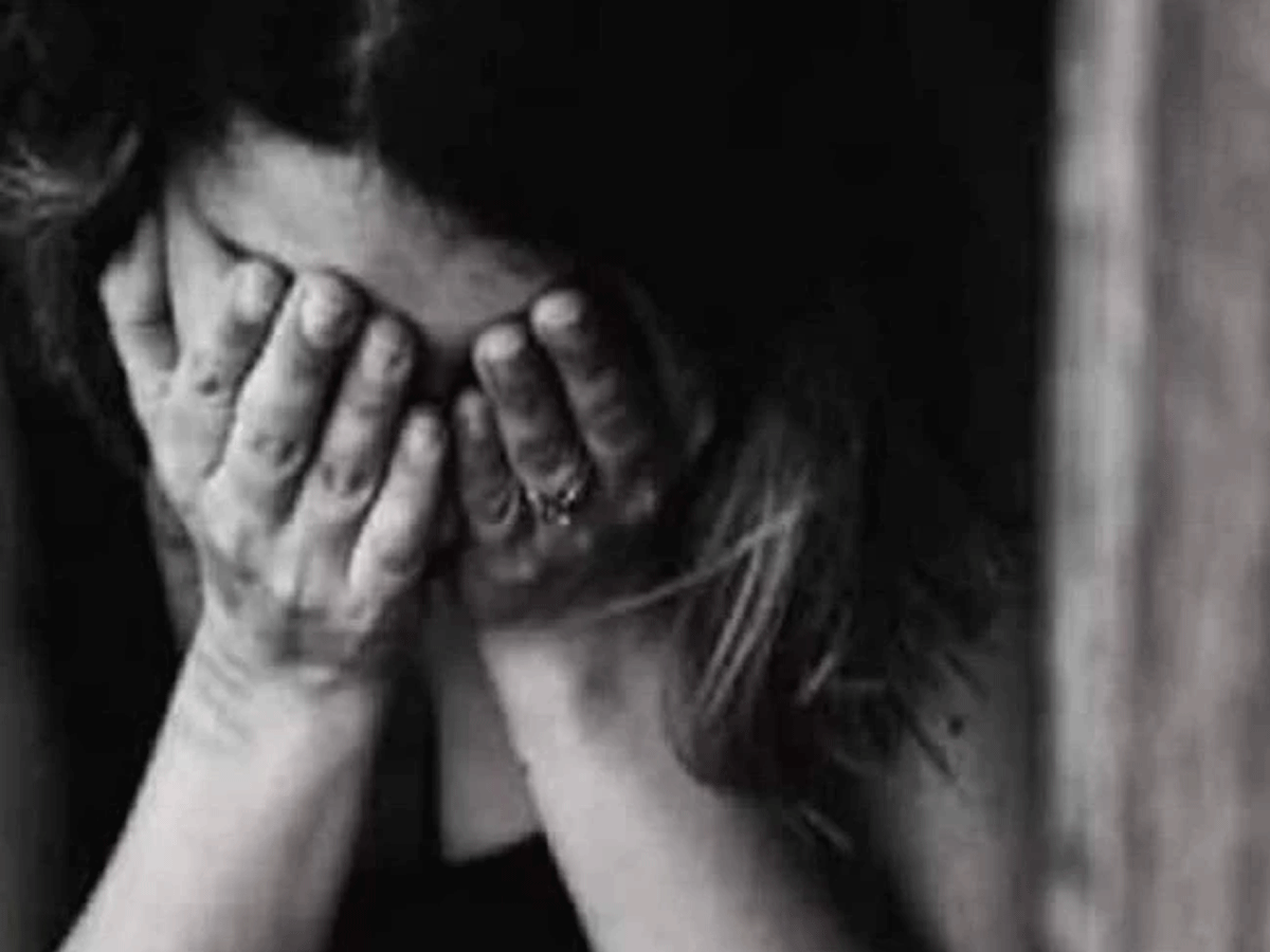 Churu News: युवती से 6 महीने तक होता रहा गैंगरेप, आरोपी ने जबरदस्ती की शादी, मां बोली...जान से मार दूंगी Churu News: युवती से 6 महीने तक होता रहा गैंगरेप, आरोपी ने जबरदस्ती की शादी, मां बोली...जान से मार दूंगी