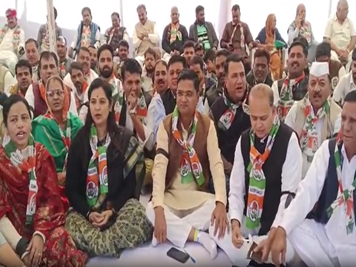 Rajasthan Politics: राजस्थान में भजनलाल सरकार की पहली सालगिरह, सड़क पर कांग्रेस Rajasthan Politics: राजस्थान में भजनलाल सरकार की पहली सालगिरह, सड़क पर कांग्रेस
