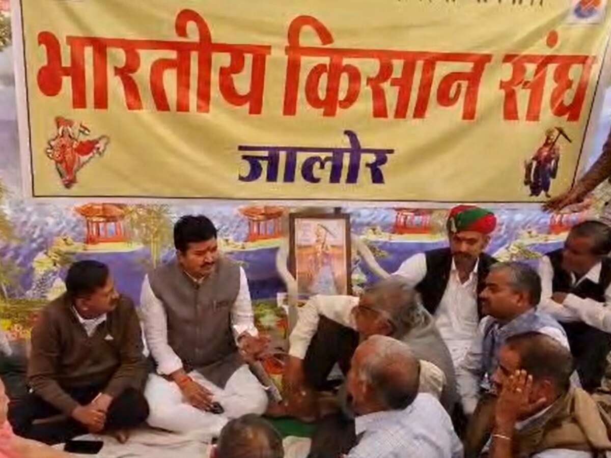 Jalore News: किसानों का महापड़ाव 26वें दिन भी रहा जारी, आहोर विधायक व कलेक्टर ने धरनास्थल पहुंच कर की चर्चा