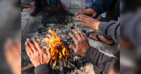 Weather Update: दिल्ली में बढ़ा ठंडी हवा का झोंका, कश्मीप शून्य हुआ तापमान, इन राज्यों में बढ़ेगी ठंड