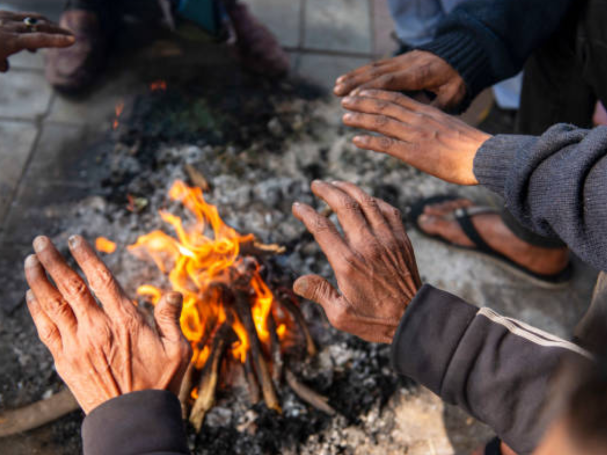 Weather Update: दिल्ली में बढ़ा ठंडी हवा का झोंका, कश्मीप शून्य हुआ तापमान, इन राज्यों में बढ़ेगी ठंड