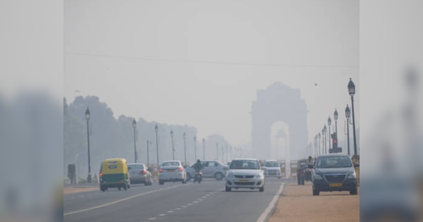 Delhi Pollution: दिल्ली NCR में फिर जहरीली हुई हवा, 400 पार पहुंचा AQI