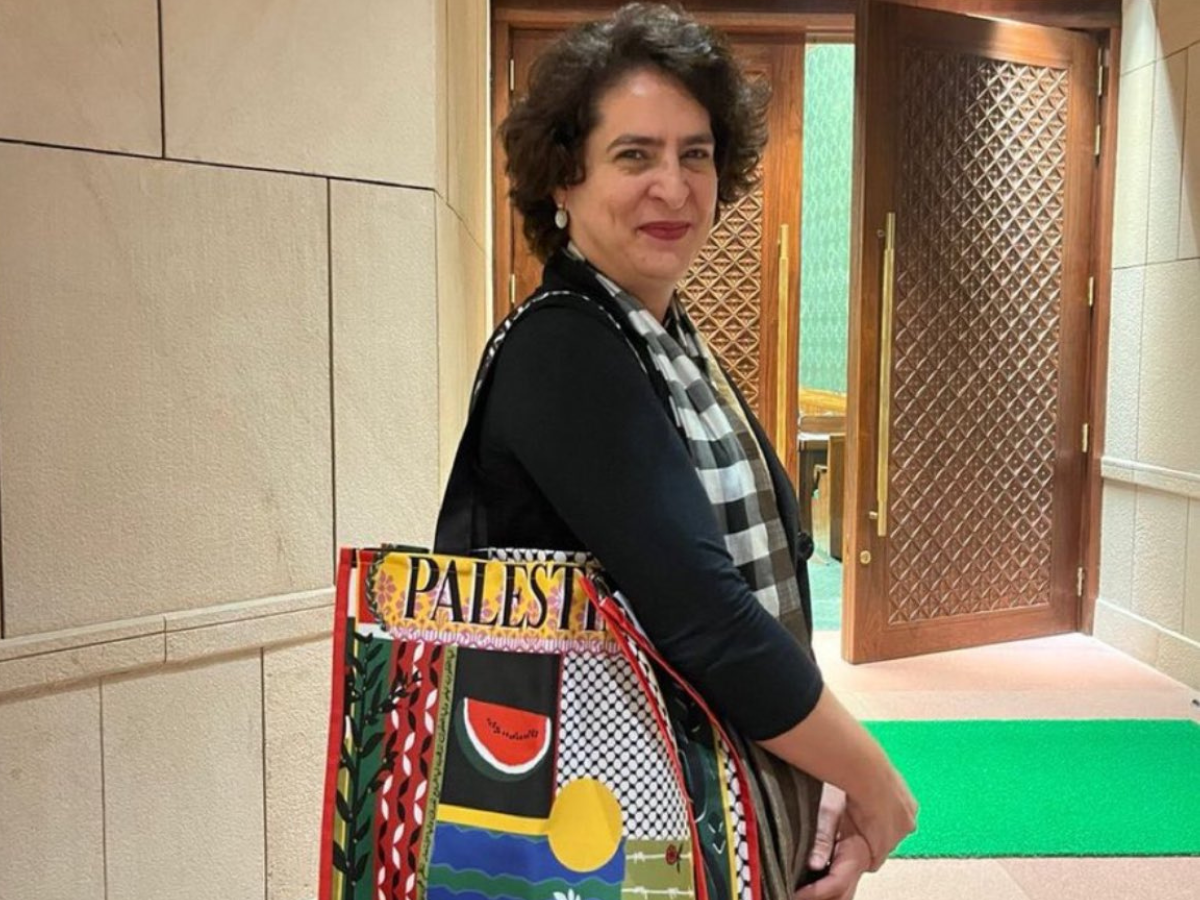 प्रियंका के 'फिलिस्तीन' लिखे बैग को पाकिस्तान ने सराहा, खुद के नेताओं पर कसा तंज