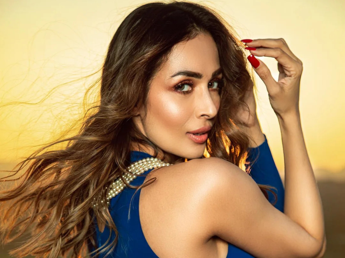 Malaika Arora Recreate DDLJ Train Scene when Raj holds Simran Hand ...