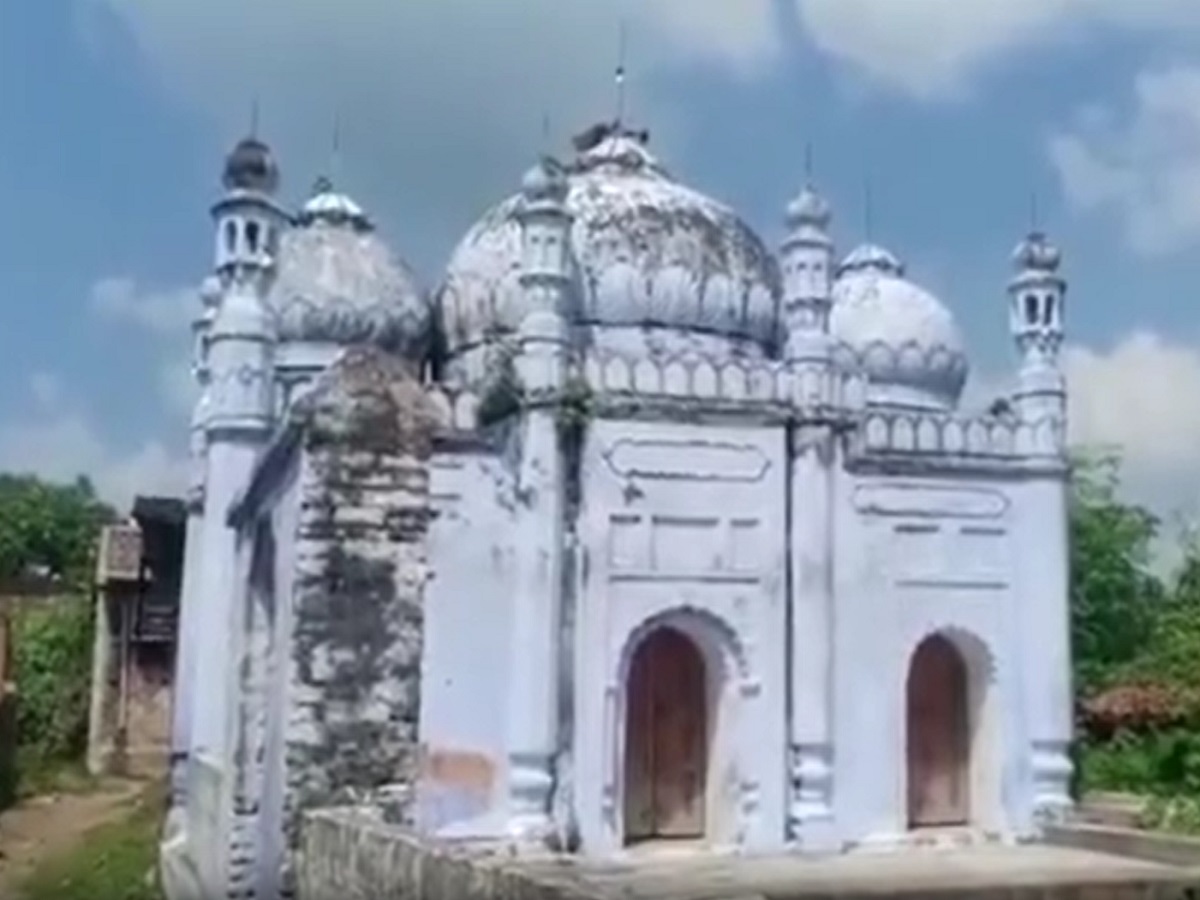 Nanded Mosque mosque Madi village is maintained by people of Hindu community in ...