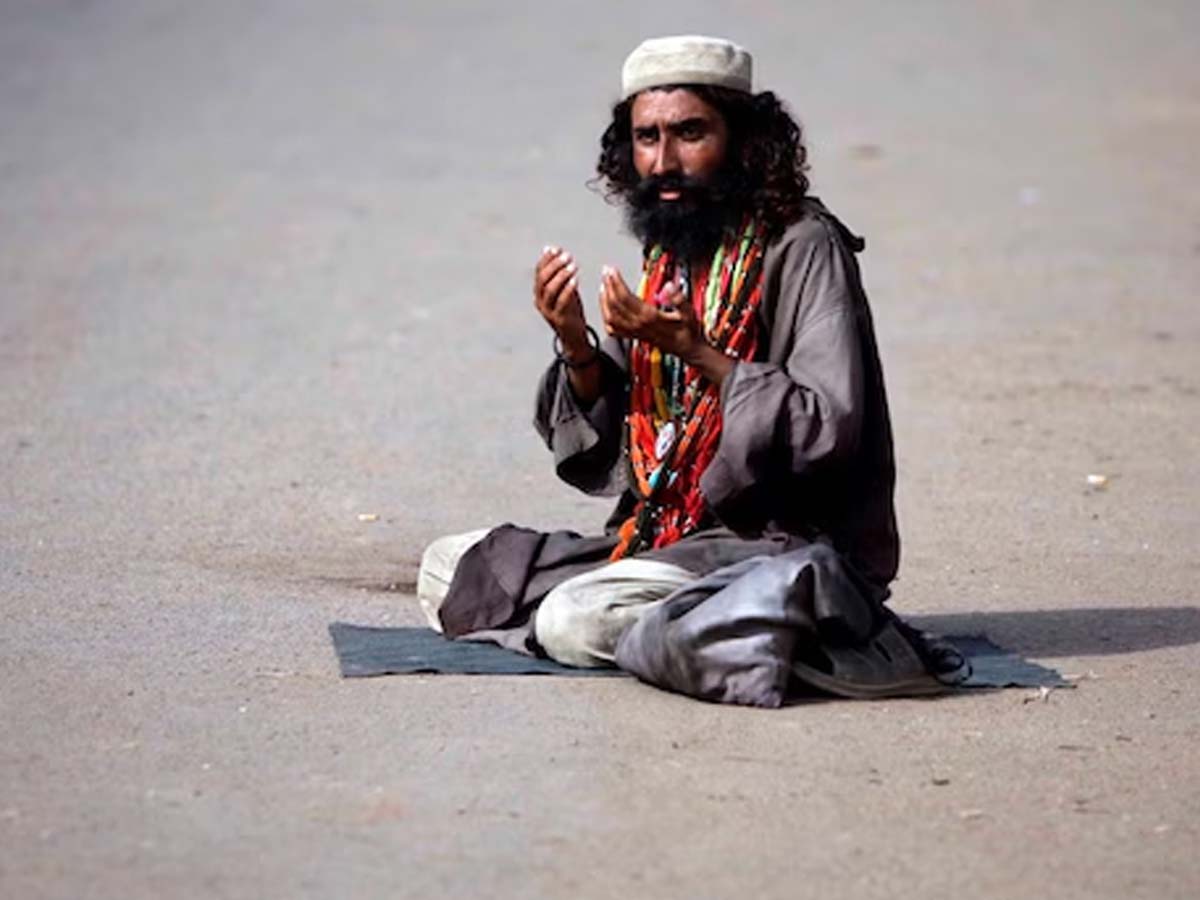 पाकिस्तानी भिखारियों से तंग आया सऊदी अरब; 4300 के खिलाफ हुई बड़ी कार्रवाई पाकिस्तानी भिखारियों से तंग आया सऊदी अरब; 4300 के खिलाफ हुई बड़ी कार्रवाई