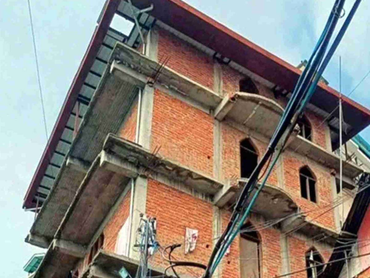 Sanjauli Mosque: इसलिए रोक दिया गया संजौली मस्जिद का हिस्सा गिराने का काम; आज कोर्ट में सुनवाई Sanjauli Mosque: इसलिए रोक दिया गया संजौली मस्जिद का हिस्सा गिराने का काम; आज कोर्ट में सुनवाई