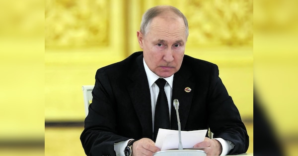 President Putin: पुतिन से पत्रकार ने पूछ डाला ऐसा सवाल, चंद सेकंडों तक गला साफ करते रहे रूसी राष्ट्रपति!