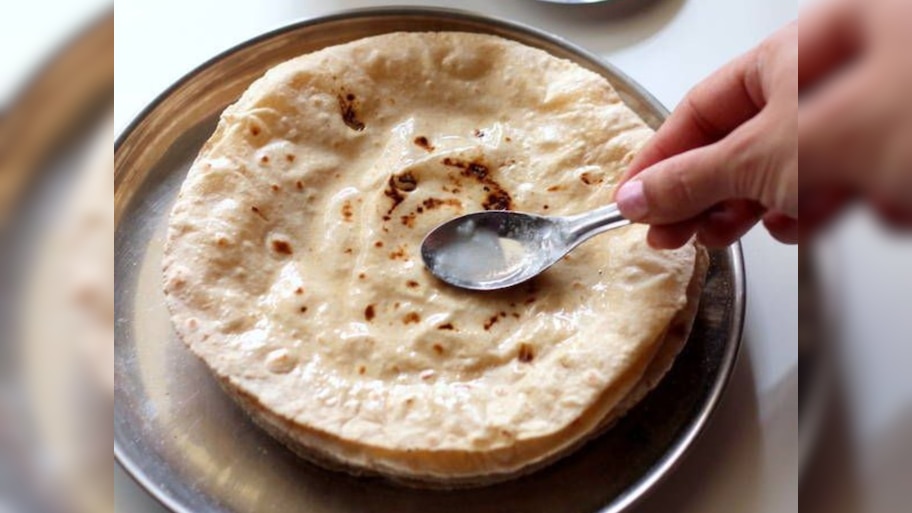 Roti me ghee lagakar khane ke fayde | Is roti with ghee help in ...