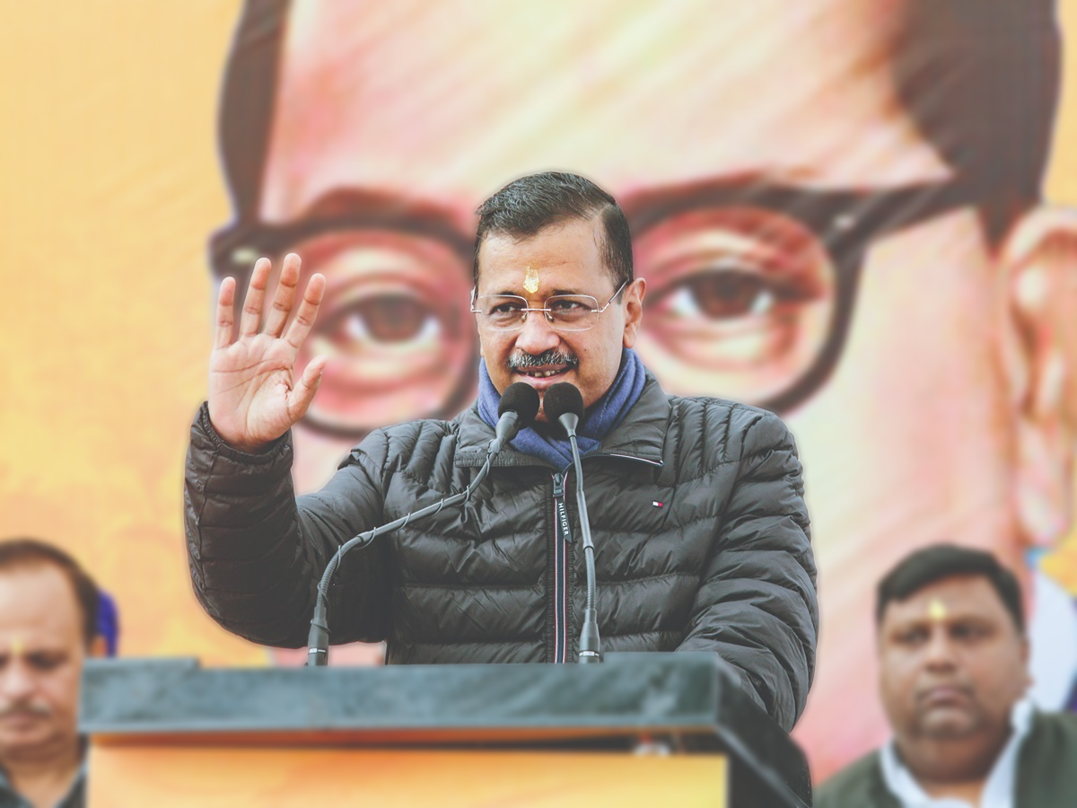 Ambedkar Scholarship: 'अंबेडकर' पर लड़ते रह गए CONG-BJP, असली खेला तो केजरीवाल कर गए!