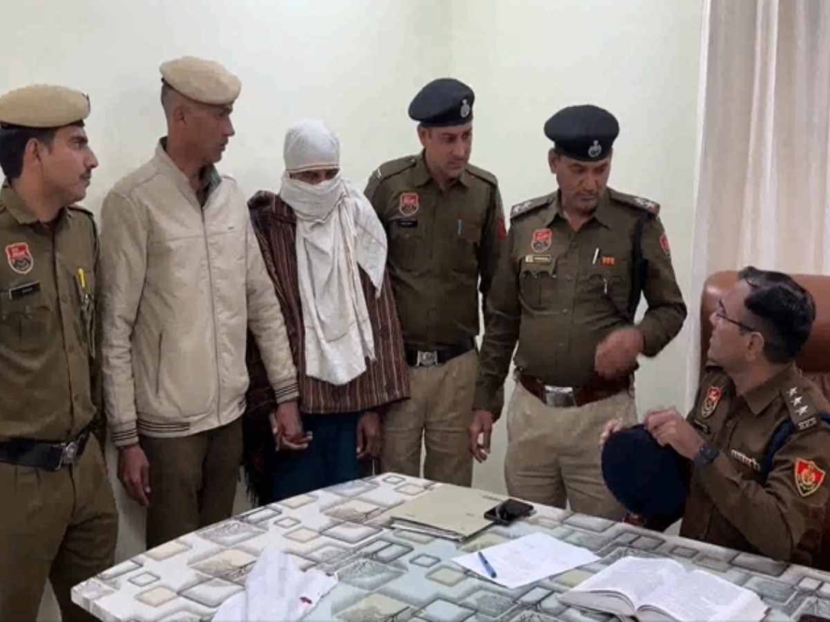 Haryana Crime: बच्ची पर चढ़ी स्कूल बस विवाद में शिकायत करने आए युवक की स्कूल में छुरा घोंपकर हत्या, आरोपी गिरफ्तार 