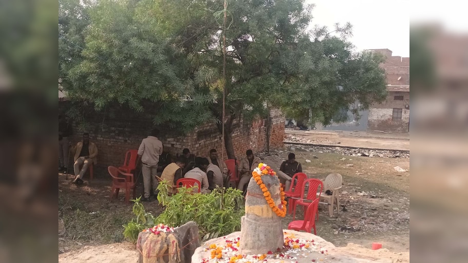 UP News: झूठी है जौनपुर में कब्रिस्तान में शिवलिंग मिलने की अफवाह; पुलिस ने किए कई दावे
