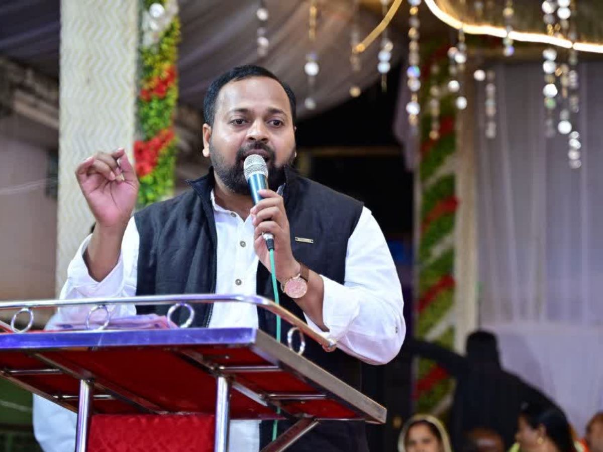 bjp MLA Deepesh Sahu attacked on stage in chhattisgarh