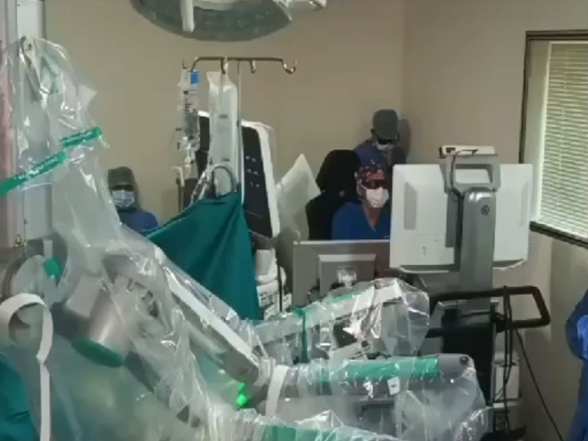 heart surgery with robot 