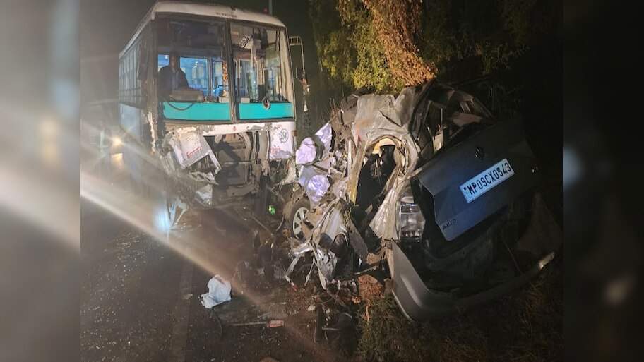 Rajasthan news karauli road accident Fierce collision between car and ...