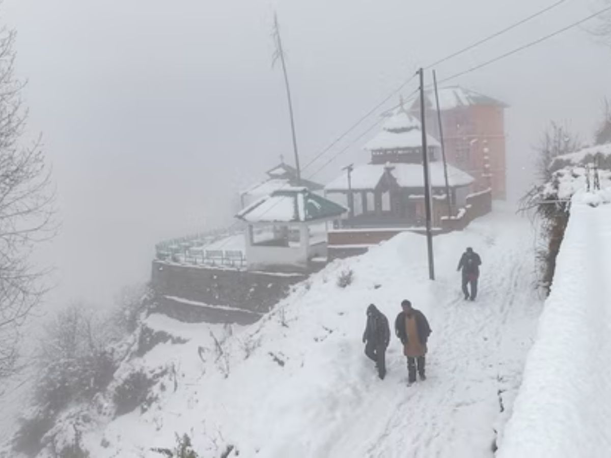 Weather Update: बर्फबारी के कारण हिमाचल में 226 सड़कें बंद, IMD ने रविवार तक इन इलाकों में जारी की &#039;कड़ाके की ठंड&#039; की चेतावनी