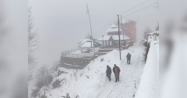 Weather Update: बर्फबारी के कारण हिमाचल में 226 सड़कें बंद, IMD ने रविवार तक इन इलाकों में जारी की 'कड़ाके की ठंड' की चेतावनी