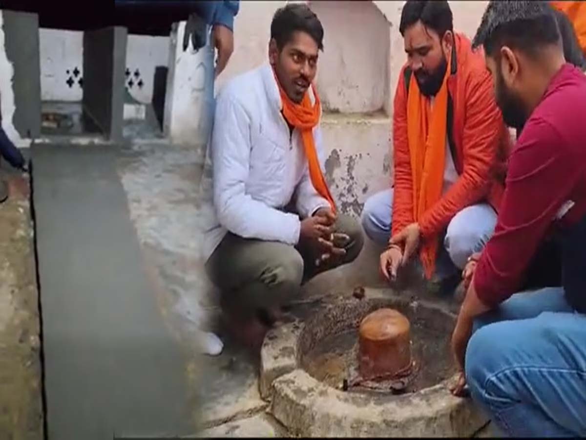 Ghaziabad: उस मंदिर पर हुई पूजा, जिसके लिए मुसलमानों ने अपनी जमीन से दिया रास्ता