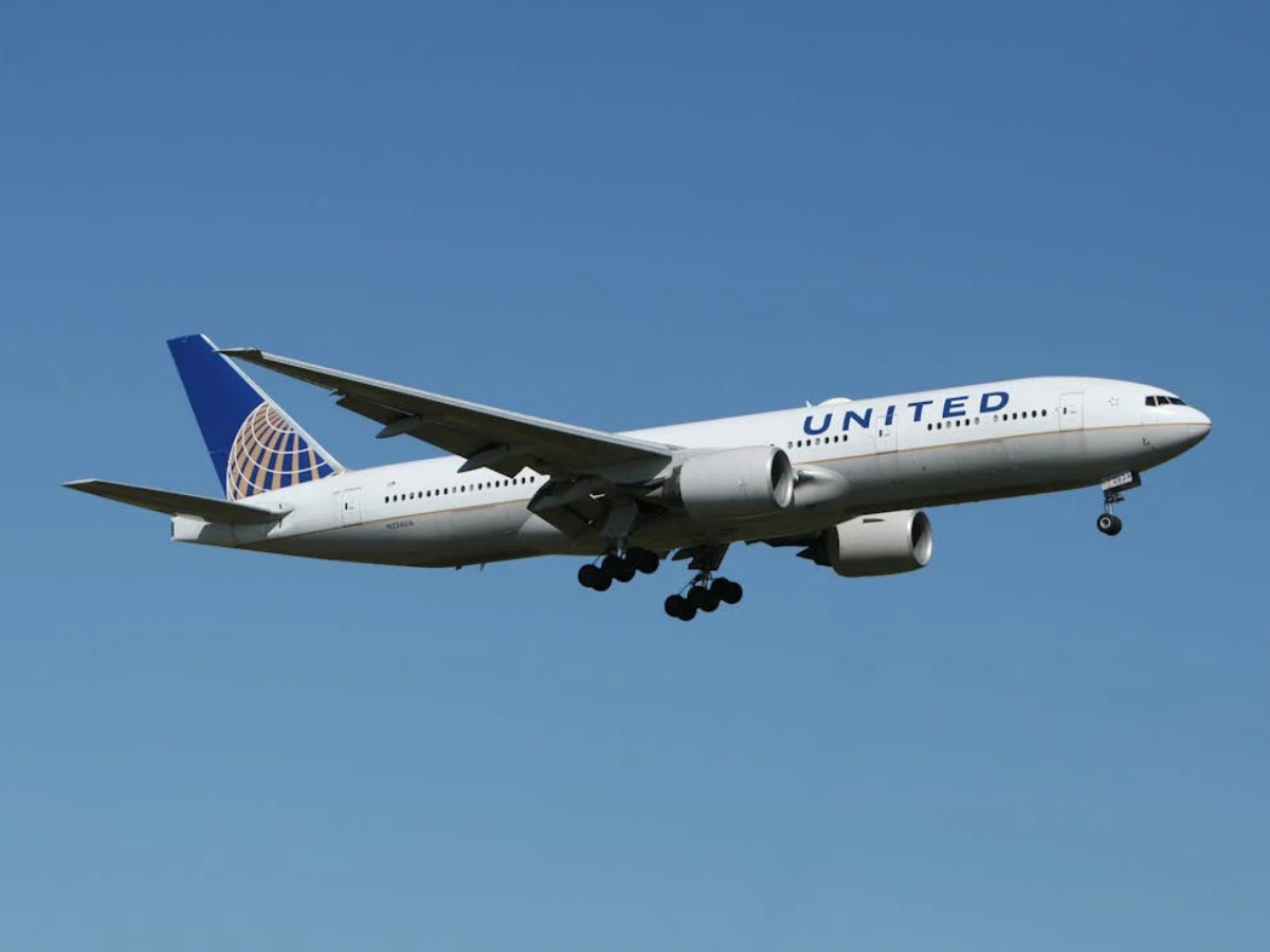 अमेरिका की इस फ्लाइट ने उड़ाए होश, विमान लैंड करते ही पहिए में फंसी मिली लाश