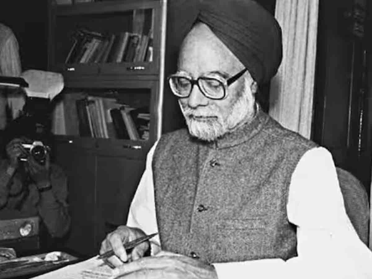 Manmohan Singh: जब अपनी ही पार्टी के सांसदों ने बजट पर मनमोहन का क‍िया था व‍िरोध, तब कैसे क‍िया बचाव?