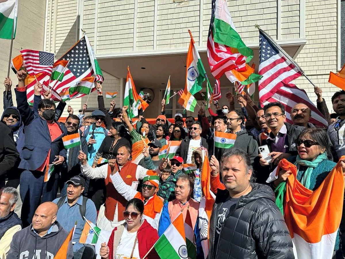 Indian in America: इंडियन्स पर US ने जमकर लुटाया प्यार, लगातार दूसरे साल झोली भर-भरकर दिए वीजा, बन गया रिकॉर्ड