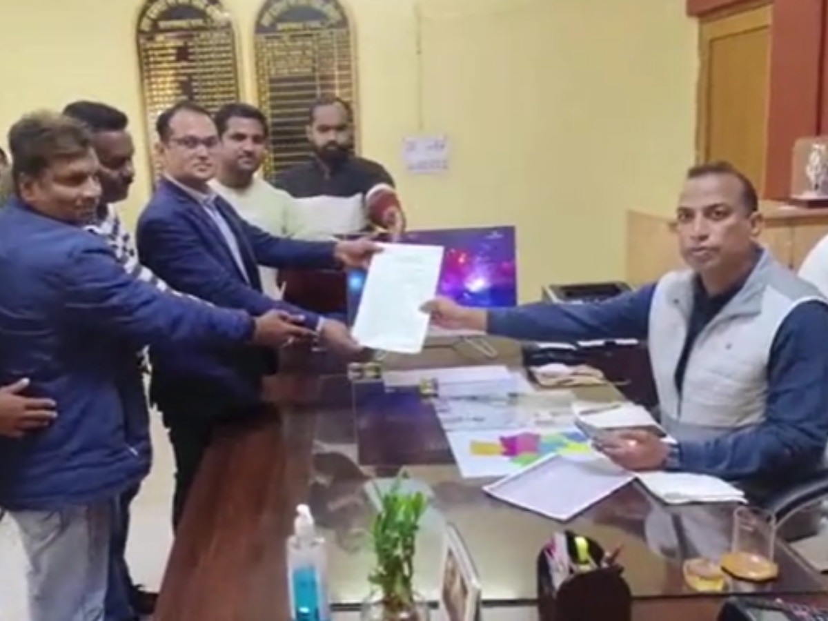 Pratapgarh News: नगर पालिका प्रशासनिक सेवा परिषद और तकनीकी सेवा परिषद के खिलाफ विरोध प्रदर्शन: संगठनों ने रखीं अपनी मांगें 