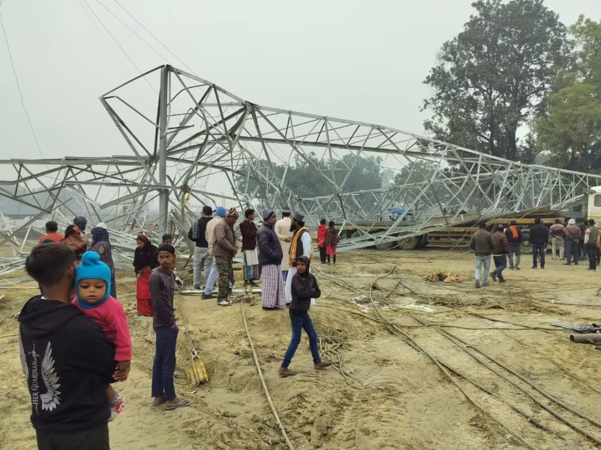 प्रयागराज में ब्रिज टावर गिरने से तीन मजदूर घायल, हाईटेंशन लाइन तार बदलते समय हुआ हादसा