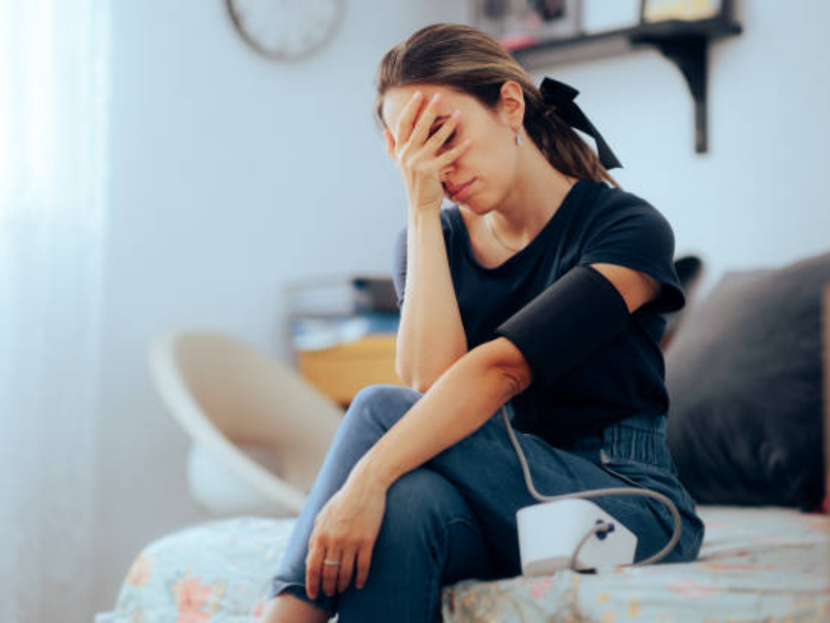 खाली पेट चिया सीड्स किसे नहीं खाना चाहिए? Chia Seeds के ये साइड इफेक्ट्स छुड़ा देंगे पसीना 14 लो ब्लड प्रेशर वाले लोग