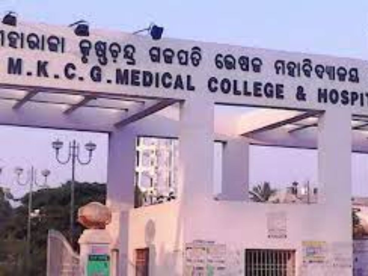 Odisha News: ମାଡ଼ ମାରି ବିଦା ହେଲେ ୪ ଡାକ୍ତର, ଜଣଙ୍କୁ ହଷ୍ଟେଲ ମନା