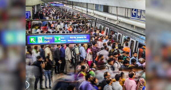 Delhi metro update: मेट्रो यात्रियों के लिए जरूरी खबर, 31st दिसंबर को रात 9 बजे के बाद इस स्टेशन से नहीं जा सकेंगे बाहर
