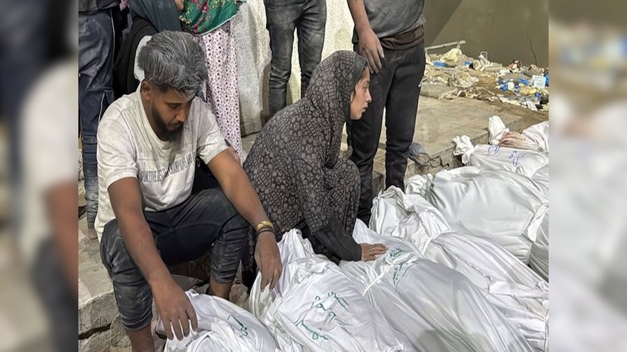 Gaza: इंसानियत हुई शर्मसार, इजरायल ने रिफ्यूजी कैंप पर की भीषण बमबारी, 27 की मौत