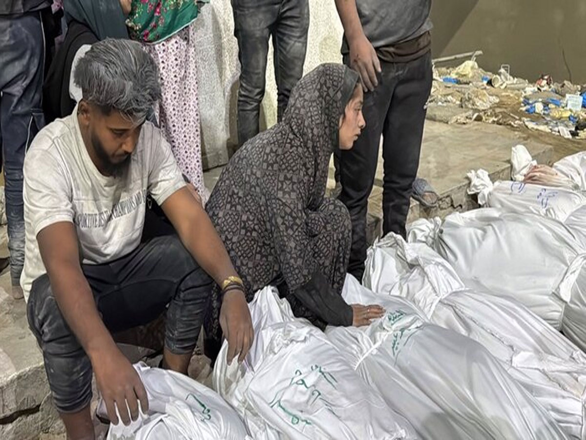 Gaza: इंसानियत हुई शर्मसार, इजरायल ने रिफ्यूजी कैंप पर की भीषण बमबारी, 27 की मौत Gaza: इंसानियत हुई शर्मसार, इजरायल ने रिफ्यूजी कैंप पर की भीषण बमबारी, 27 की मौत