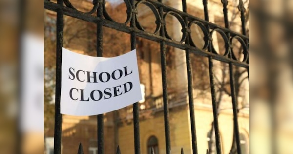 Noida Schools Closed: नोएडा में सभी स्कूलों की पड़ी छुट्टियां, जानें- बच्चों को कब तक स्कूल जाने की जरूरत नहीं?