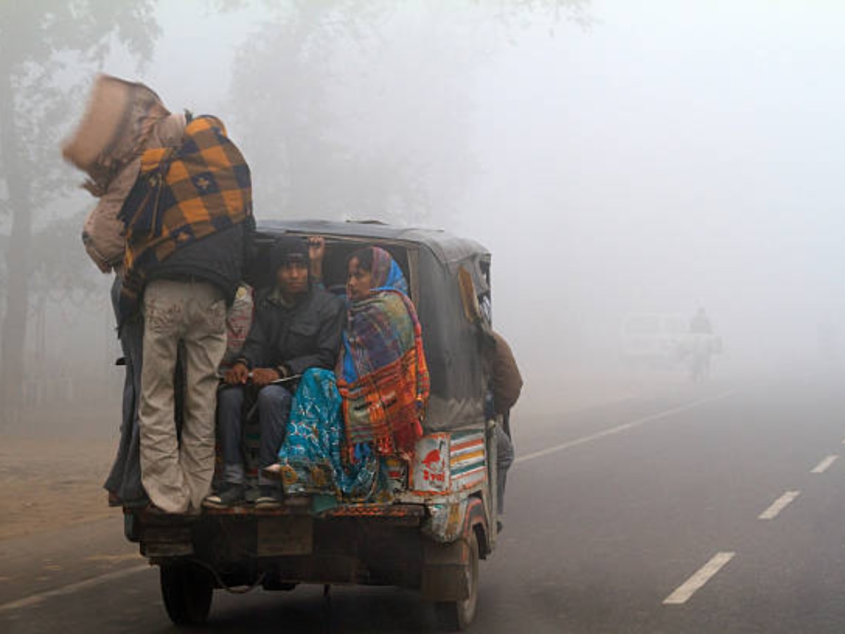 Rajasthan Weather update: कोहरे से धुंधली हुई राजस्थान की तस्वीर, मावठ से कांप रहे जयपुर-उदयपुर समेत 27 जिले, आज शाम तक और गिरेगा तापमान