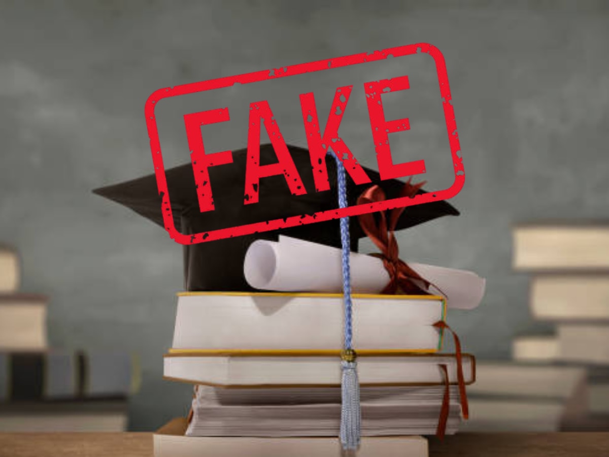 Fake Degree: पढ़ाई किए बगैर घर बैठे दिला दूंगा बीएसटीसी की डिग्री, 1 लाख रुपये लगेगा... यूपी से लेकर J&k तक राजस्थान से हैंडल हो रहा था नेटवर्क