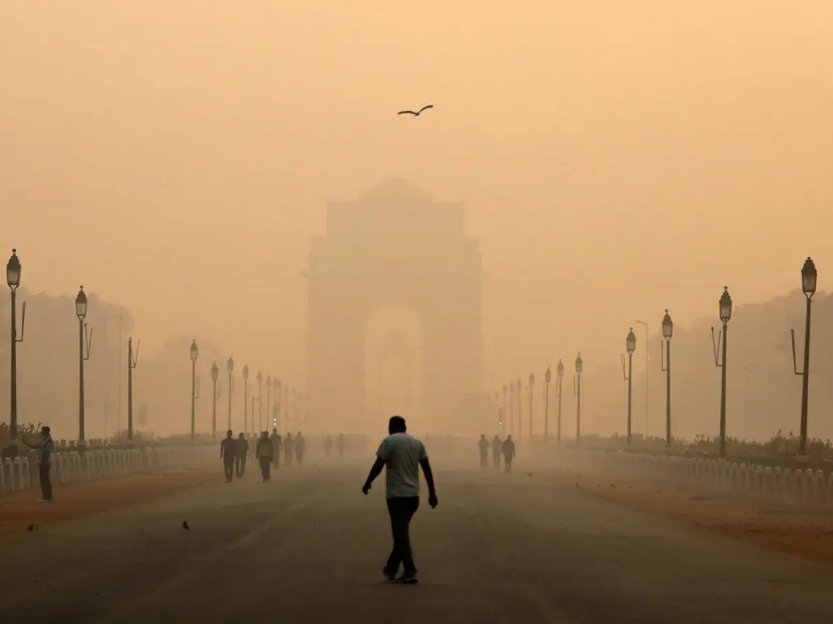 Delhi pollution: GRAP स्टेज 3 फिर लागू, दिल्ली-NCR की हवा खराब होता देख प्रतिबंध लगाए गए