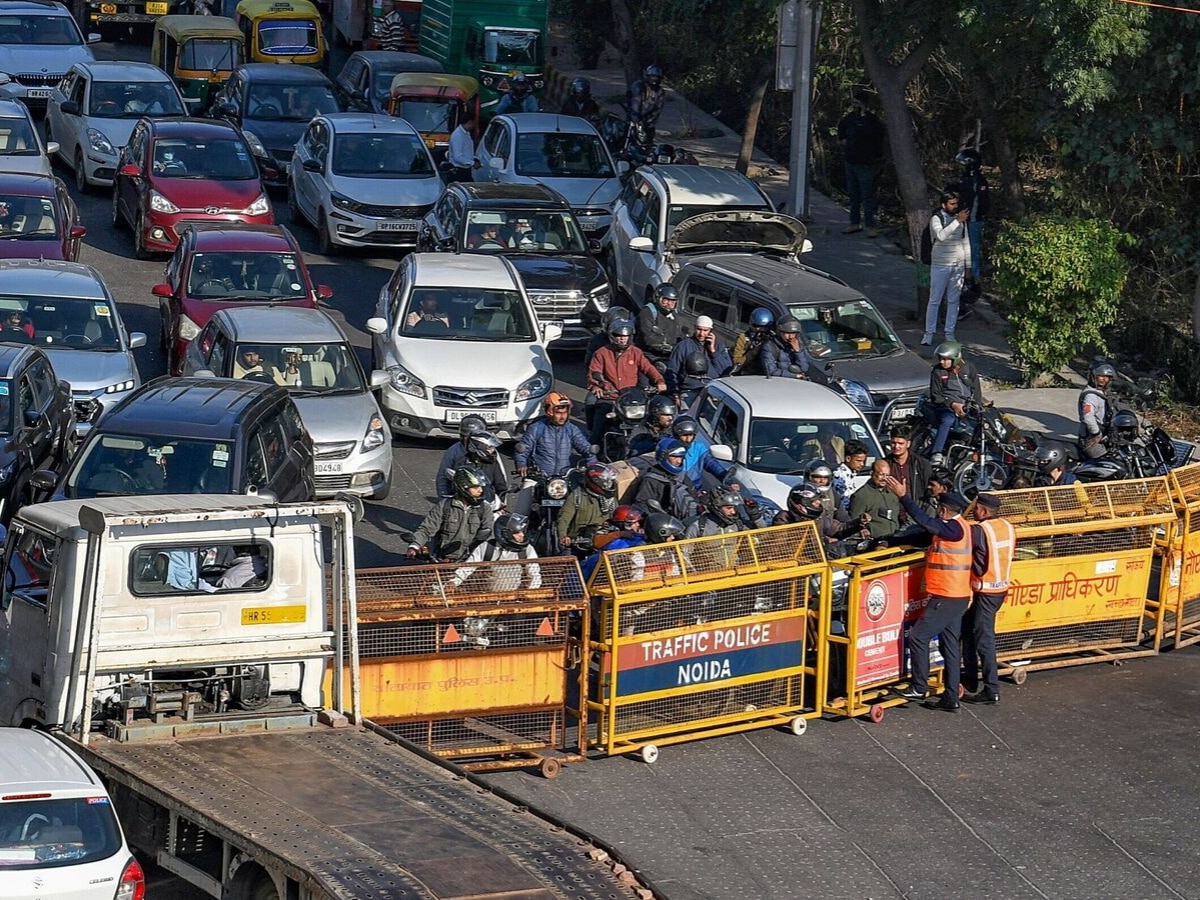 Delhi Traffic Advisory: दिल्ली, नोएडा, गजियाबाद के ये रास्ते रहेंगे बंद, ट्रैफिक पुलिस ने जारी की एडवाइजरी