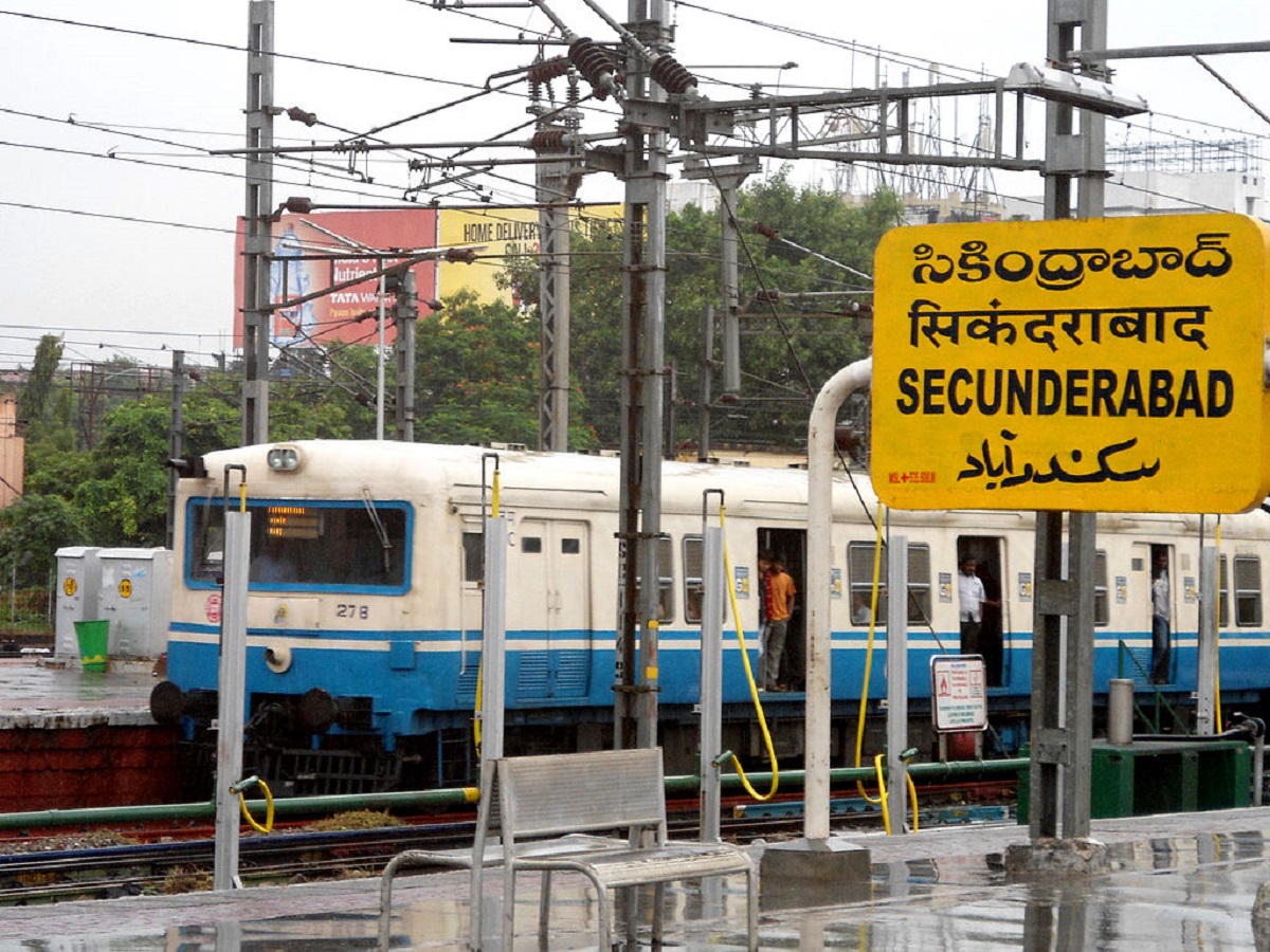 चौथे नंबर पर कौन का स्टेशन