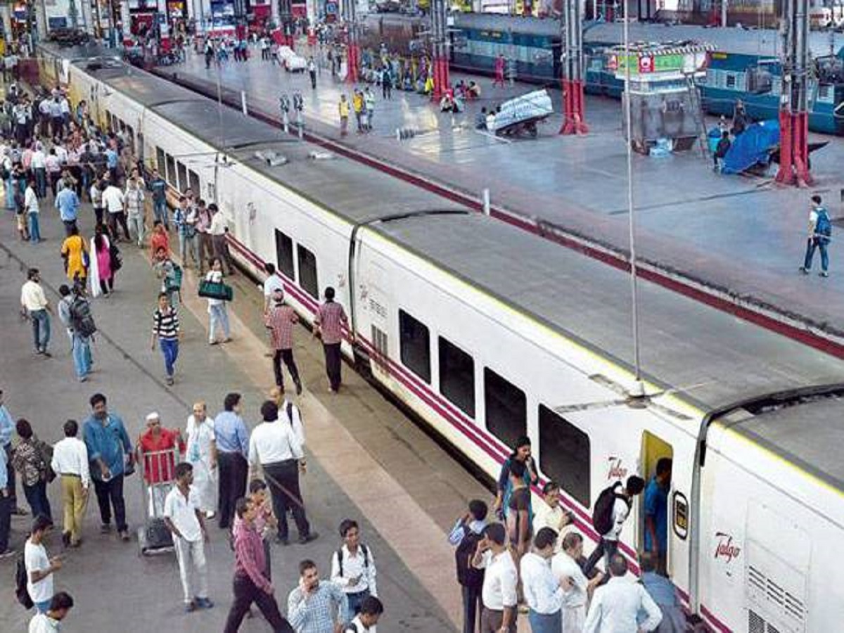 यात्रियों की भीड़ के मामले में अव्वल