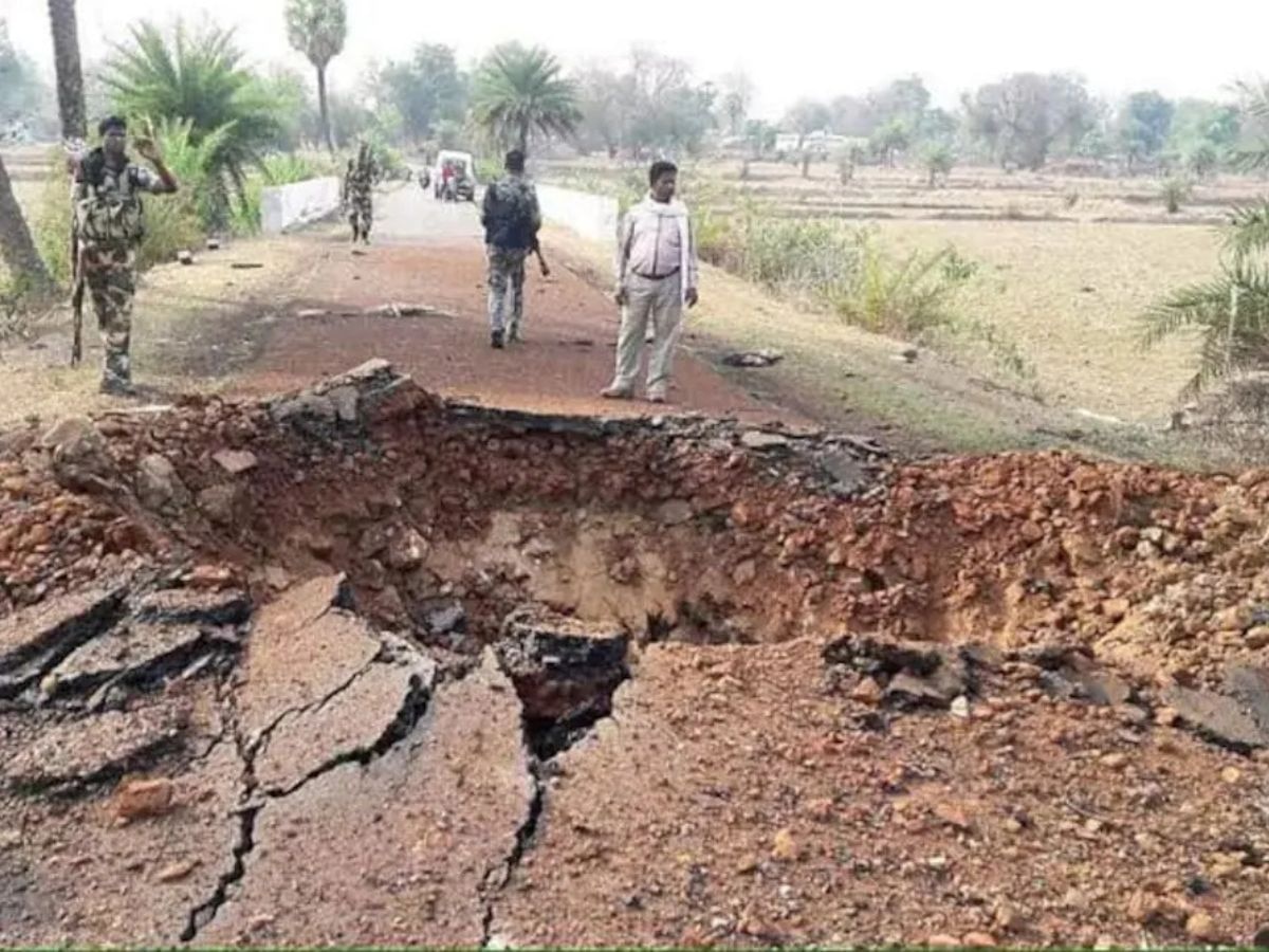 Chhattisgarh Naxal Attack: ନକ୍ସଲ ଆକ୍ରମଣ, ଯବାନଙ୍କ ଗାଡିକୁ ଟାର୍ଗେଟ୍, ୯ ଶହୀଦ