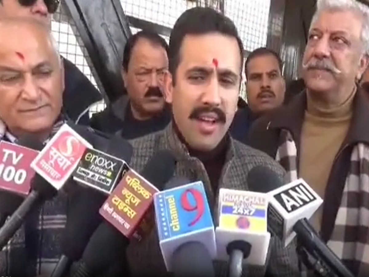 Himachal News: विक्रमादित्य सिंह ने शिमला के मिडल बाजार में किया लिफ्ट का उद्घाटन, बुजुर्गों को मिलेगा फाएदा