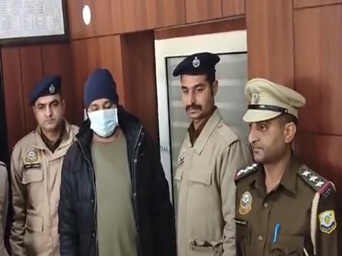 Hamirpur News: मर्डर मामले में पैरोल से भागे शातिर आरोपी को पुलिस ने 14 साल बाद चंडीगढ़ से दबोचा, पढ़ें