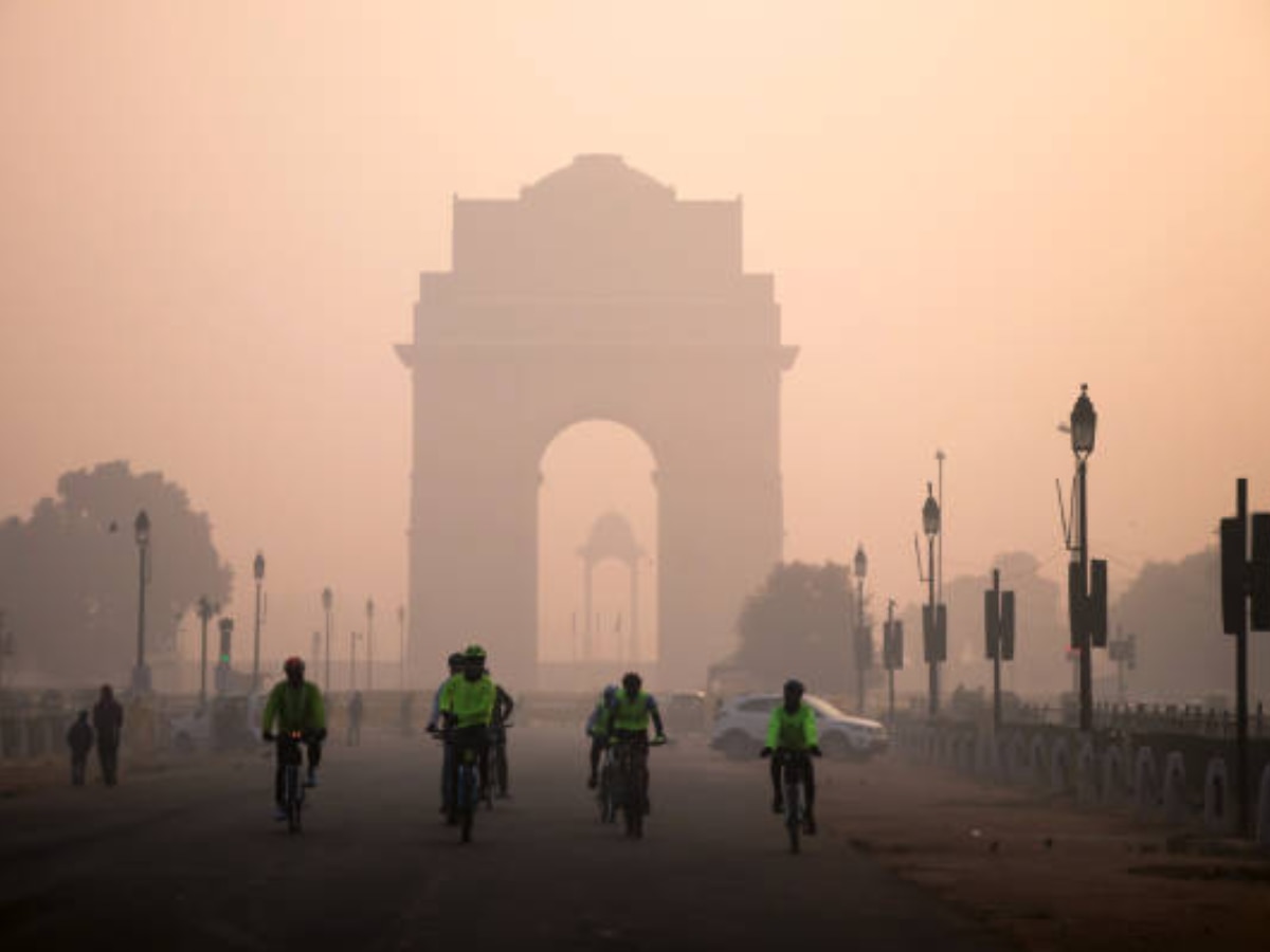 Weather Update: बर्फीली हवाओं से कांपा कश्मीर-हिमांचल, दिल्ली और पंजाब में कोहरे का प्रकोप जारी 